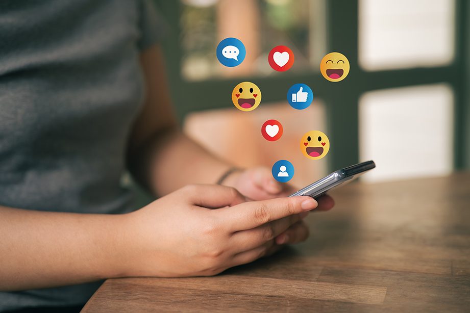 Sverige kanske inför 15-årsgräns på sociala medier